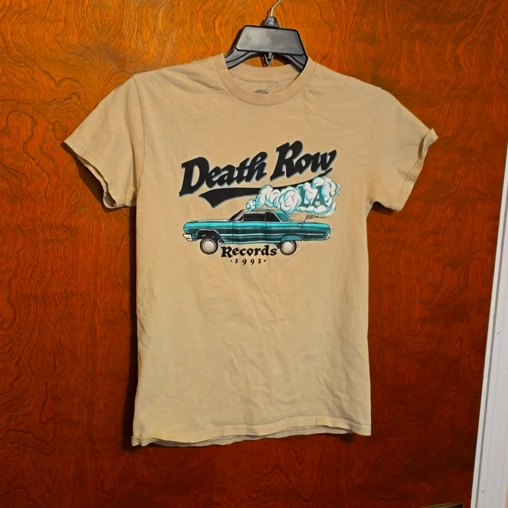 Tshirt - Picture 1 of 1